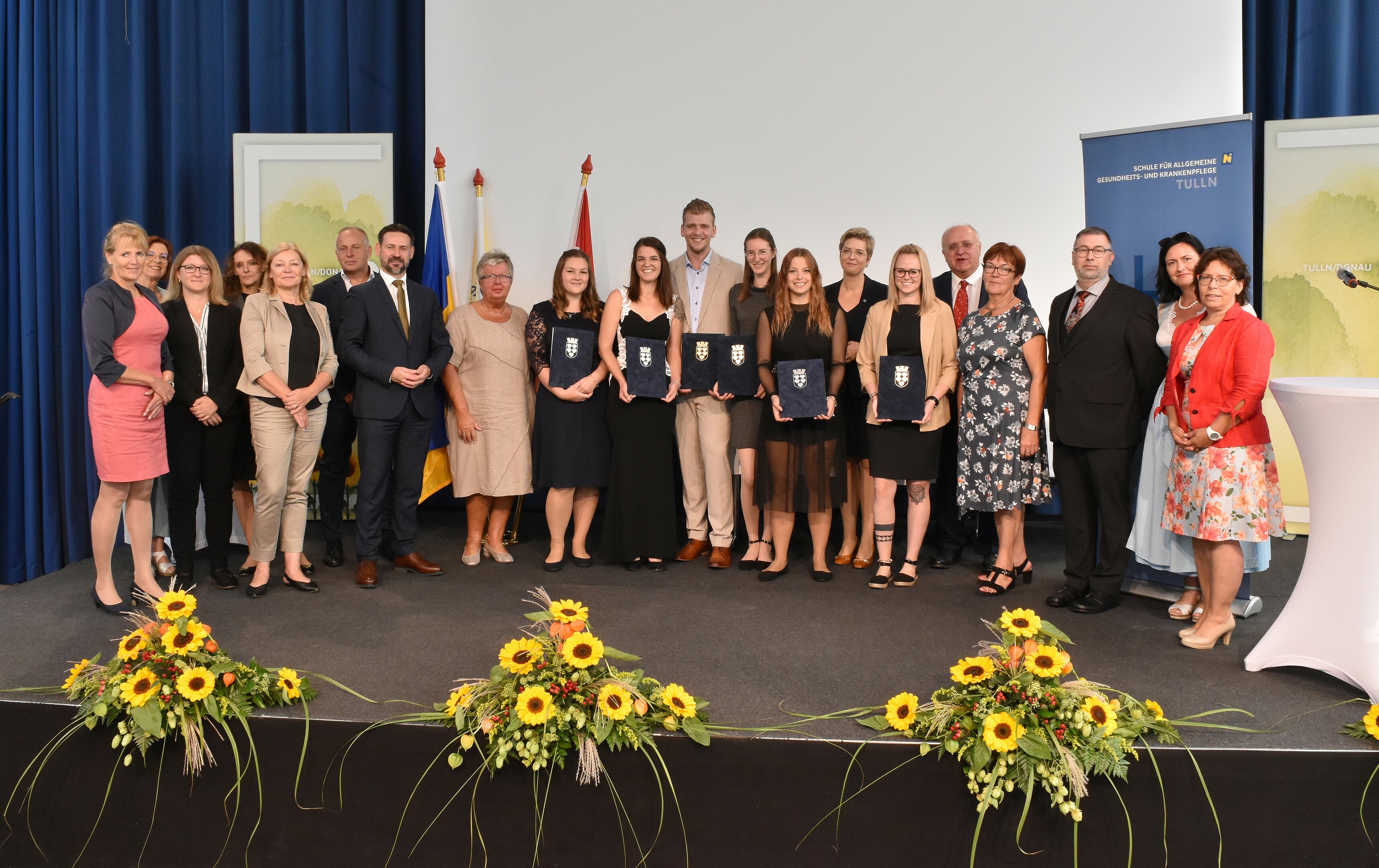 Gruppenfoto der Absolventinnen und Absolventen